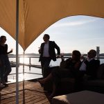 0478 Floating Village 2.0 Dachterasse Sundowner Personen 02x