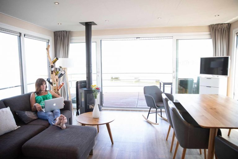 8925 Floating Village 2.0 Wasservilla Einrichtung Wood 02B